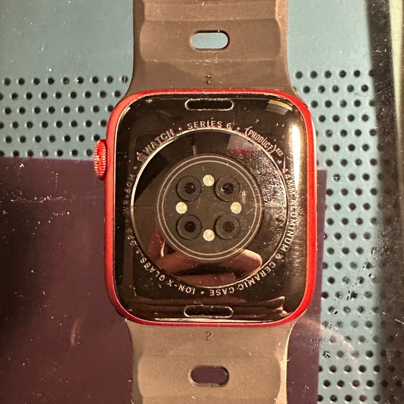 Red Apple Watch Series 6 - Picture 2 of 7